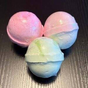 Naturally Vain Set of Three Bath Bombs